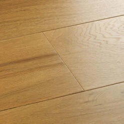 Rustic Oak Brushed & Matt Lacquered Bevelled Flooring (2.11m2 Pack)